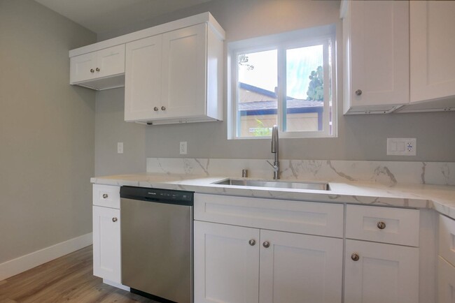 Building Photo - 3266