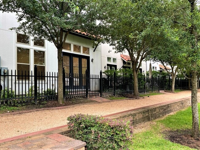 Building Photo - 1708 Upland Lakes