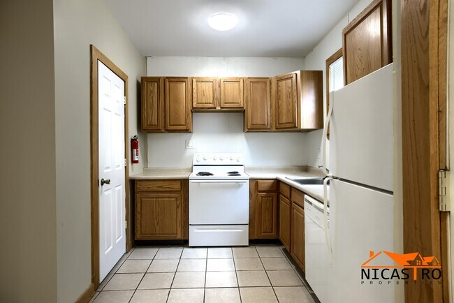 Building Photo - 226 E 16th Ave