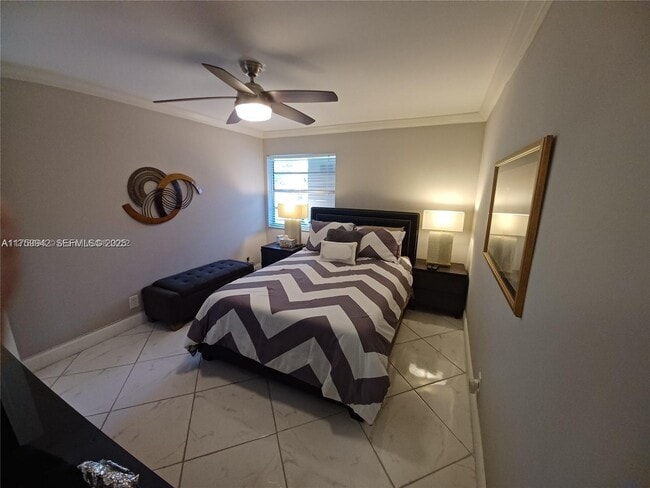 Building Photo - 559 Normandy L
