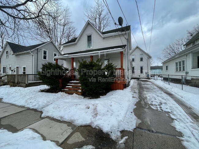 Building Photo - 1011 Quarry Ave NW