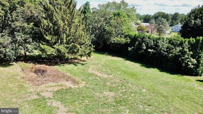 Building Photo - 602 E Maple St