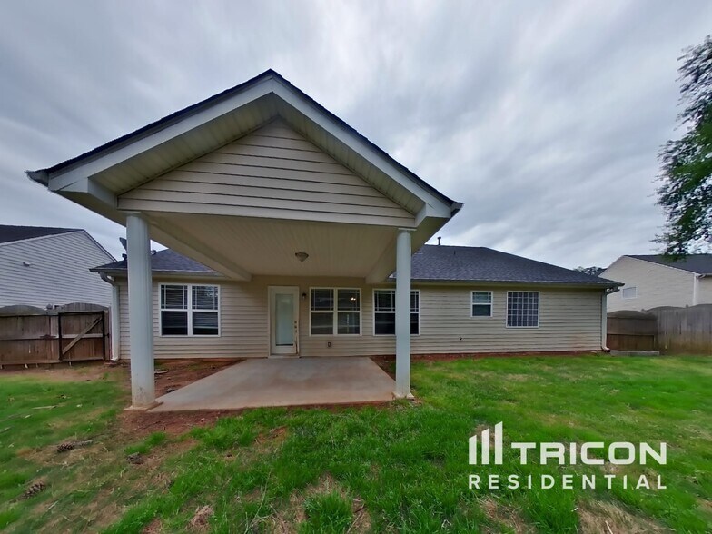 Building Photo - 136 Reid Plantation Dr
