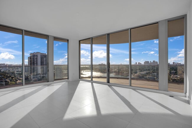 Building Photo - 153 N Seabreeze Blvd