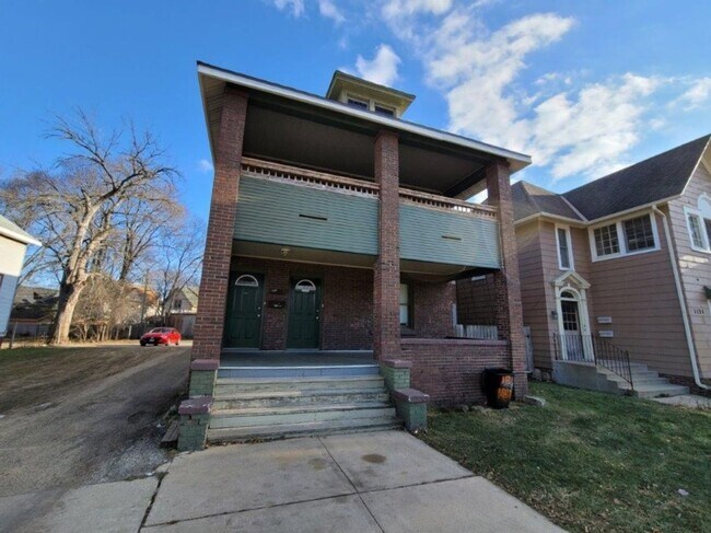 Primary Photo - 1133-1135 N Main St