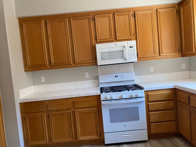 Building Photo - Cute & Clean Murrieta 3 Bedroom Home!