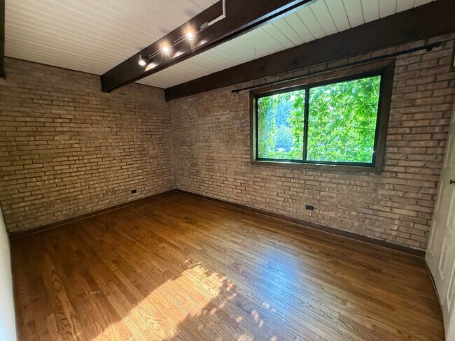 Building Photo - 1201 W Belden Ave