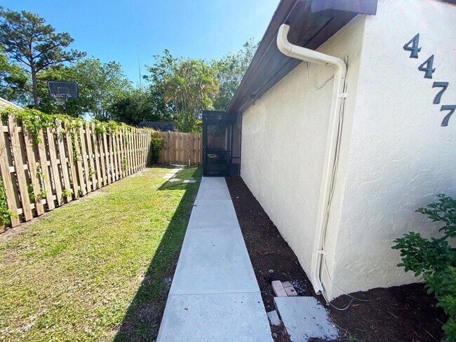 Building Photo - 4477 NW 3rd Dr