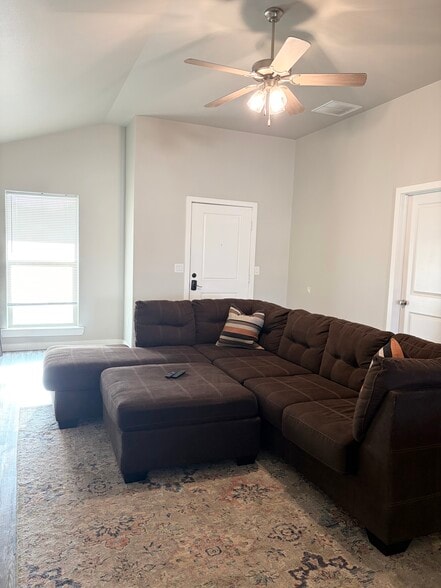 Building Photo - 3217 Volney Ave