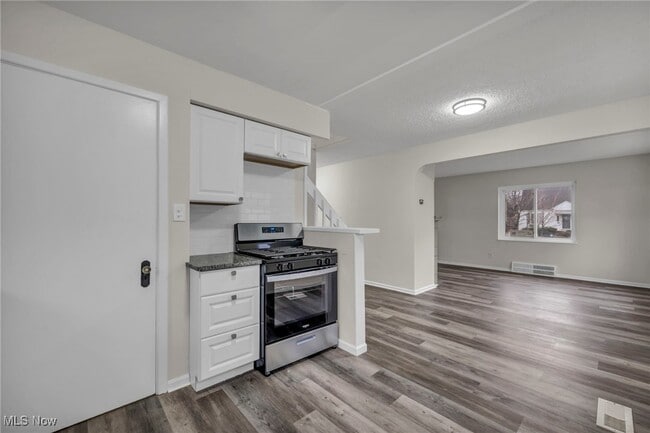 Building Photo - 766 E 232nd St