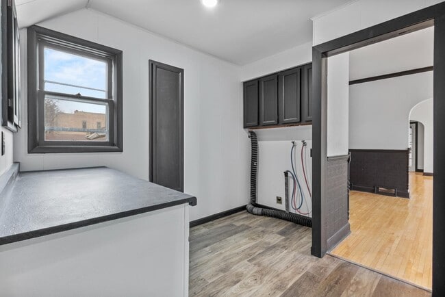 Building Photo - 335 1st St