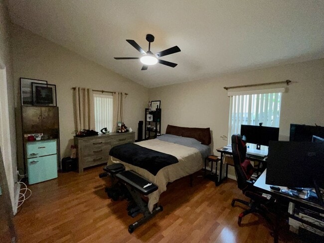 Building Photo - Modern 4-Bed, 2-Bath Solar-Powered Home Near UCF