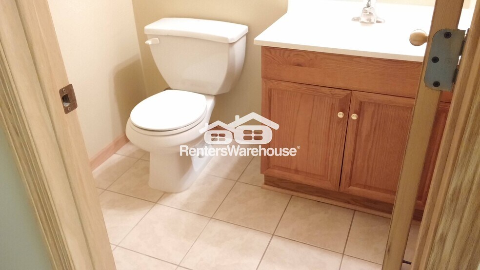 Building Photo - 127 S Cedar St