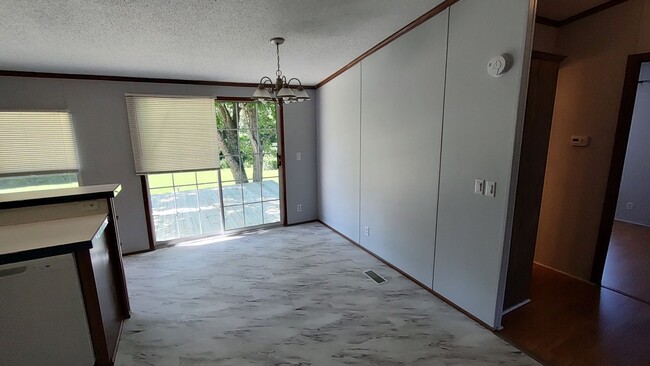 Building Photo - Maryville 37803 - 3 bedroom, 2 bath home. -  Contact Troy Adams (865) 233-6949