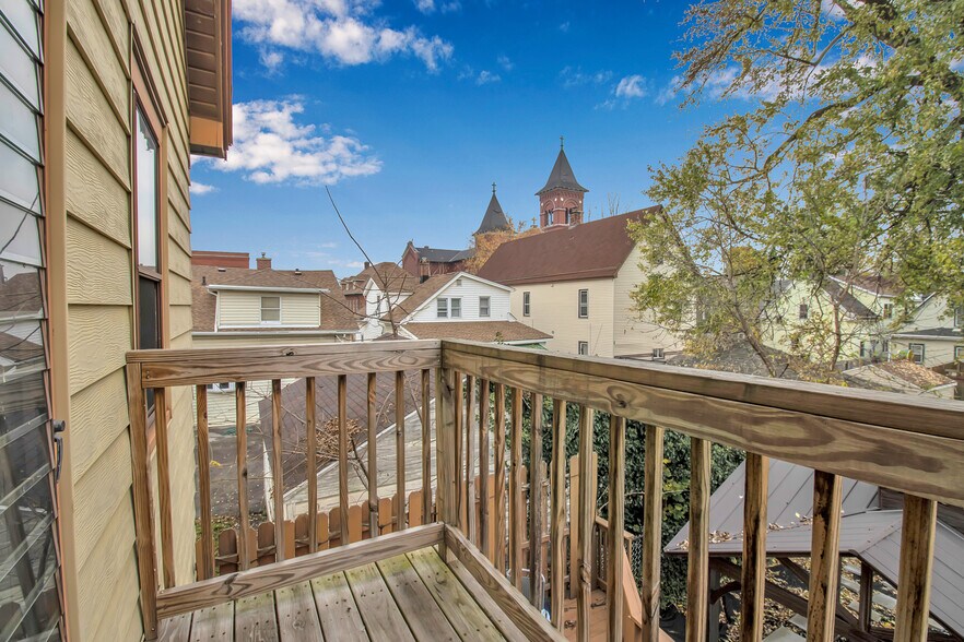 Building Photo - 79 Ideal St