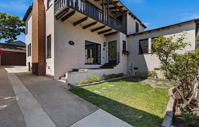 Building Photo - Gorgeous Historic Point Loma Home! Solar! ...