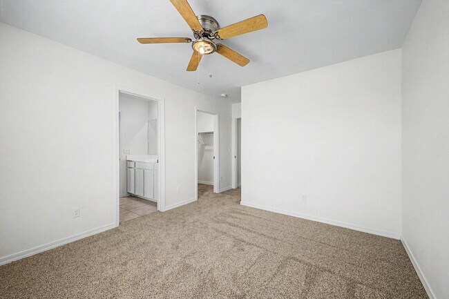 Building Photo - 35450 W Santa Clara Ave