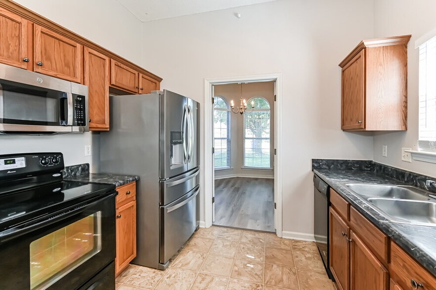 Building Photo - 12749 Fox Hunter's Dr