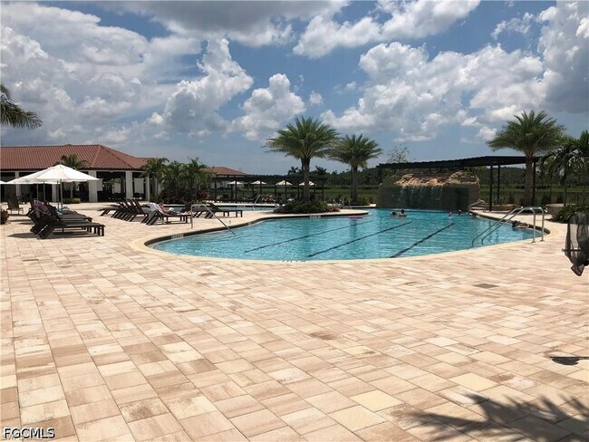 Building Photo - 11600 Golden Oak Terrace