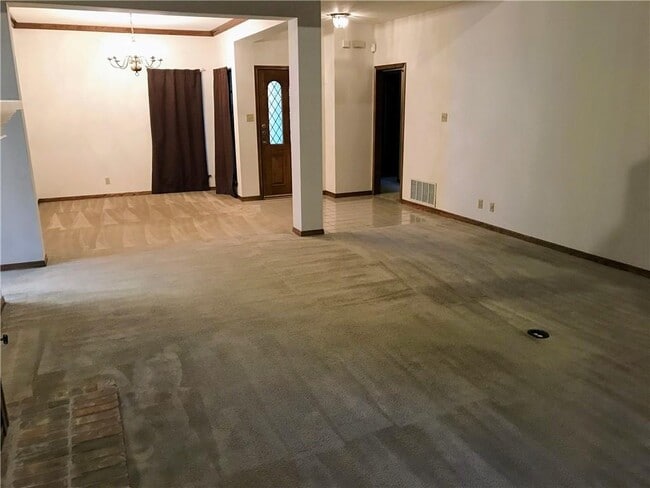 Building Photo - 6104 John Chisum Ln