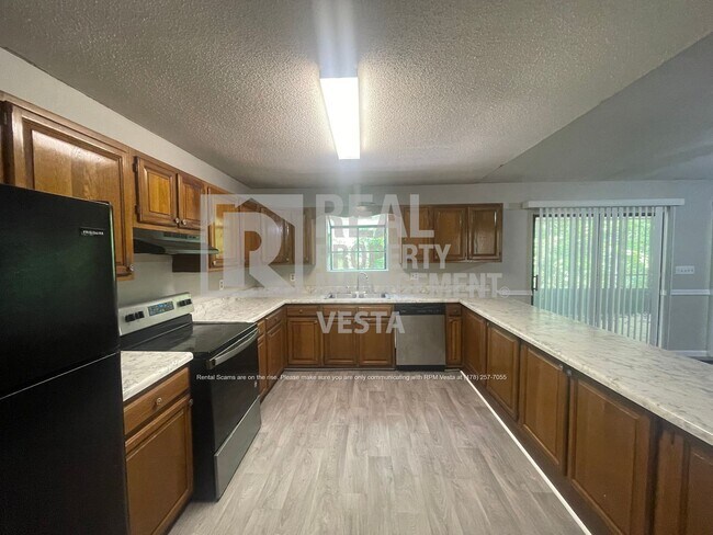 Building Photo - 102 River Chase Court-