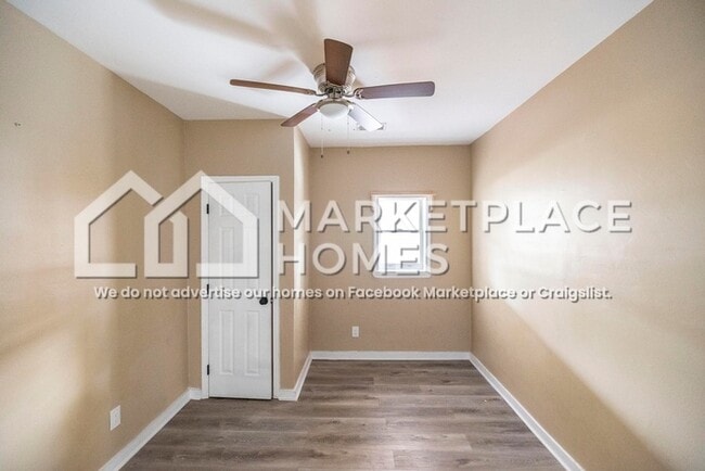 Building Photo - 955 Putnam St