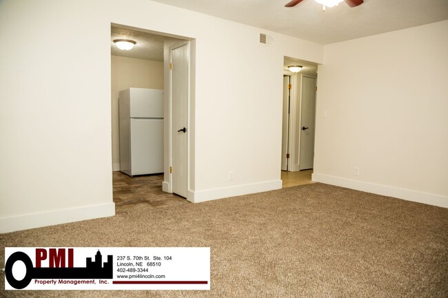 Building Photo - 2 Bedroom and 1 Bathroom Apartment