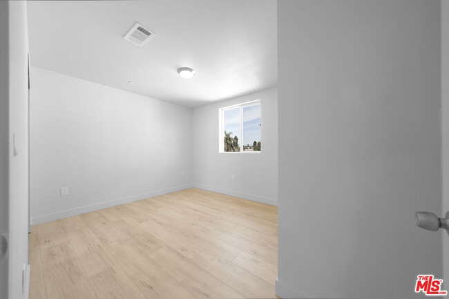Building Photo - 238 W 84th Pl