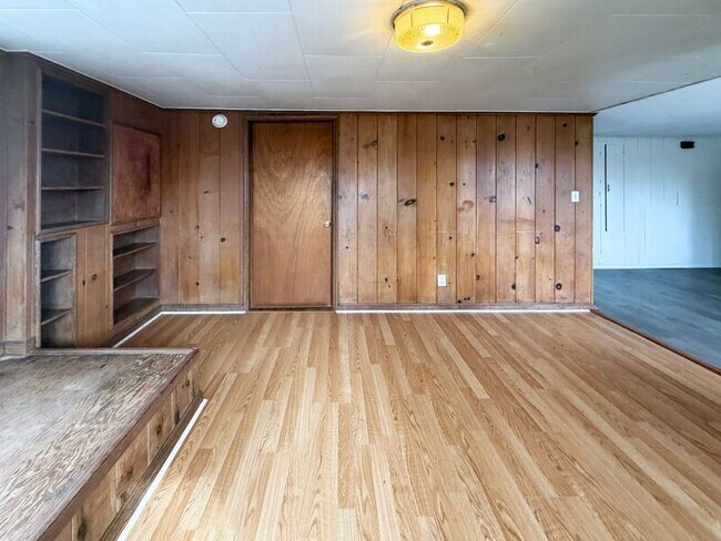 Building Photo - 539 Madison St