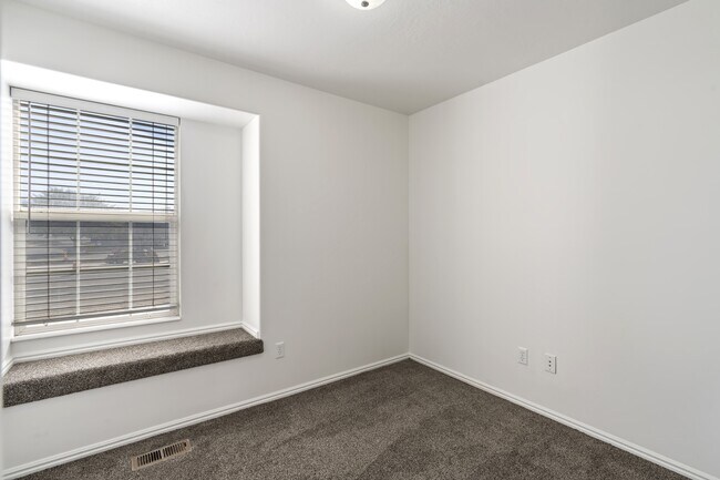 Building Photo - 1613 N 2000 W