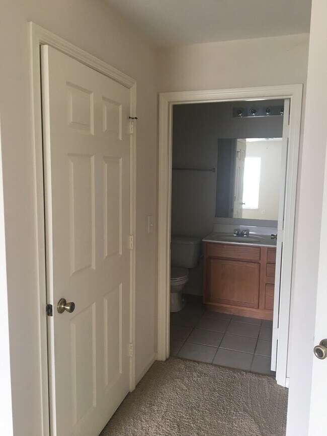 Building Photo - Upper Unit 2/2 available in Naples! Annual Rental!