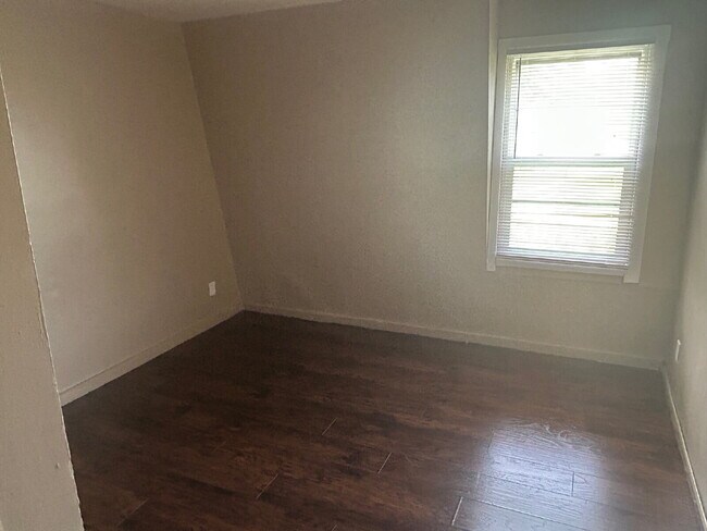 Building Photo - Large three bedroom condo for rent.