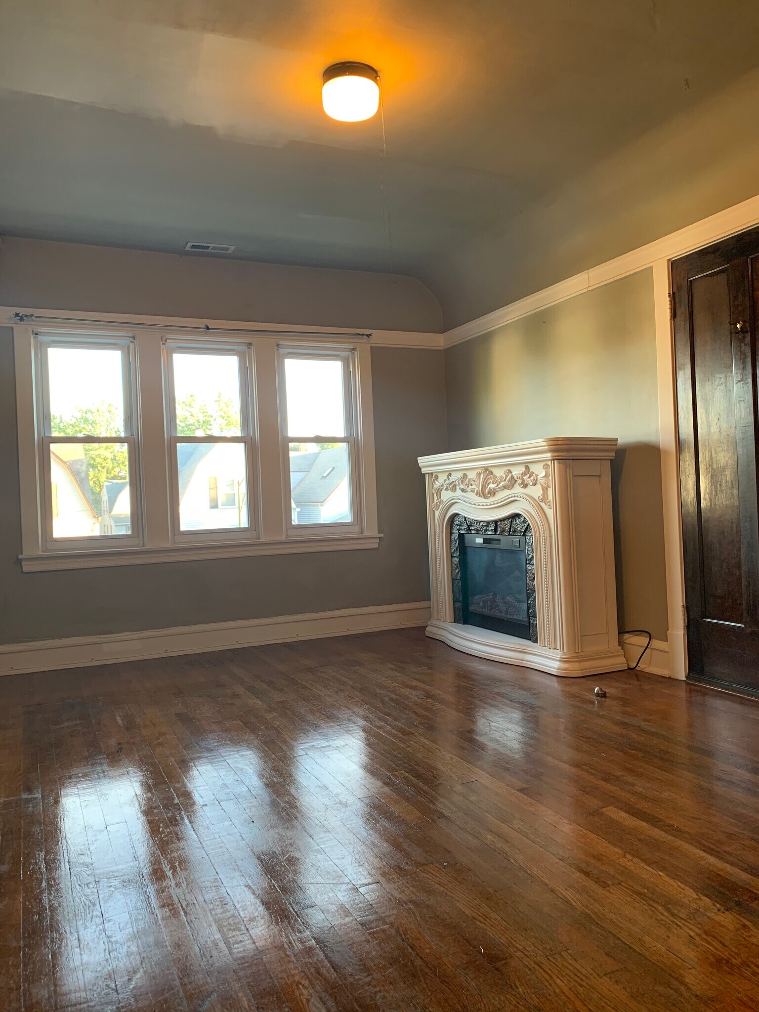 Living Room - 4704 W Waveland Ave