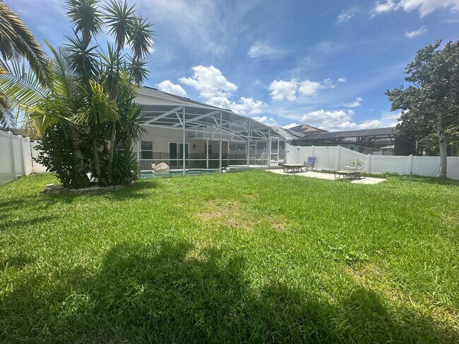 Building Photo - Resort-Style living in the heart of East O...