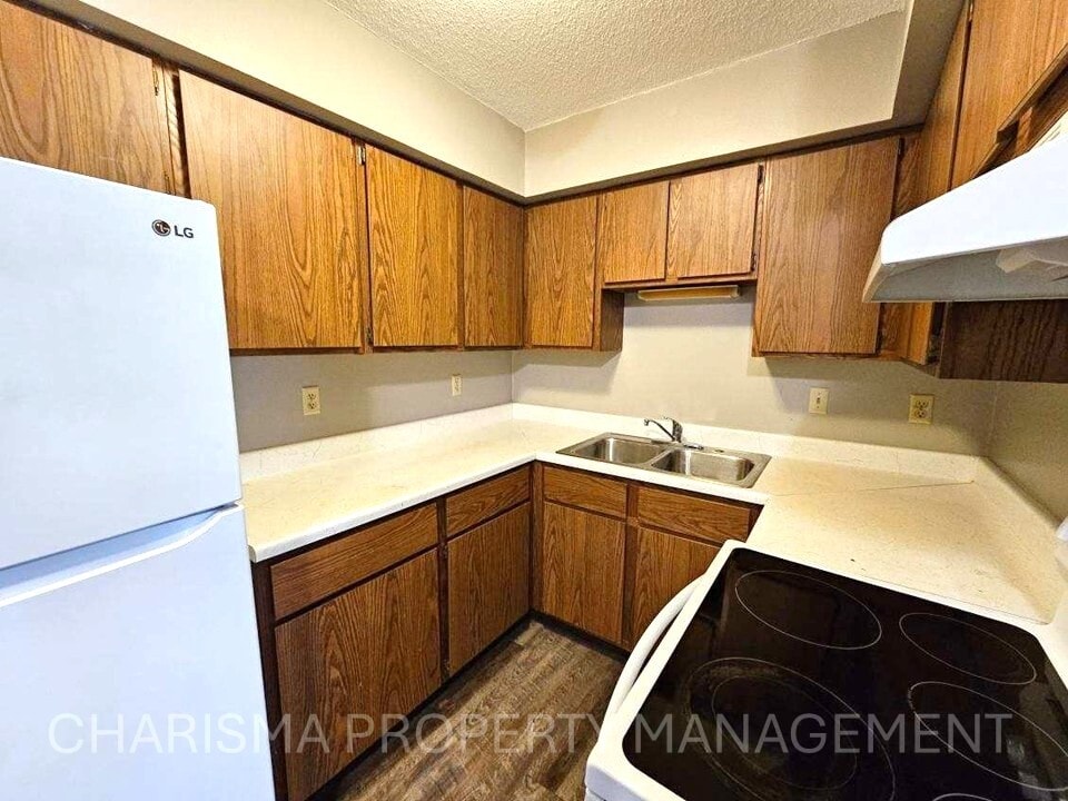 Building Photo - 1005 4th St