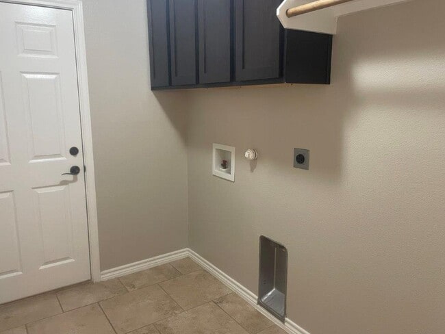 Building Photo - 3942 Las Bahias Dr