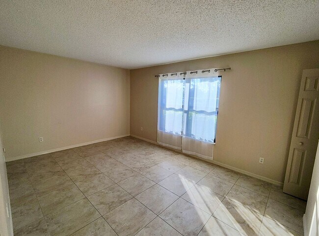 Building Photo - Charming Residence in a Prime Fort Myers Location