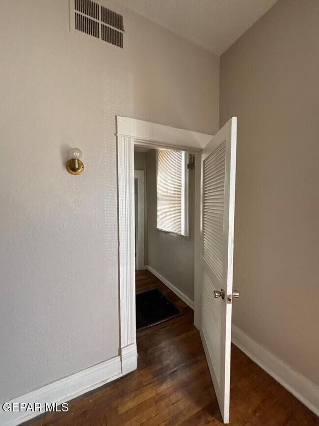 Building Photo - 1114 N El Paso St