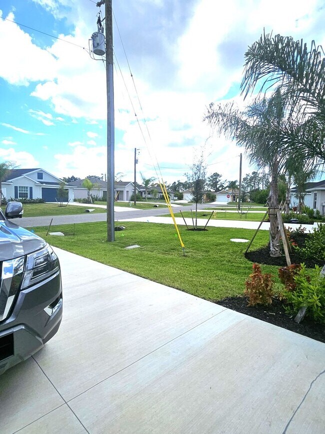 Building Photo - Brand New Rotonda home
