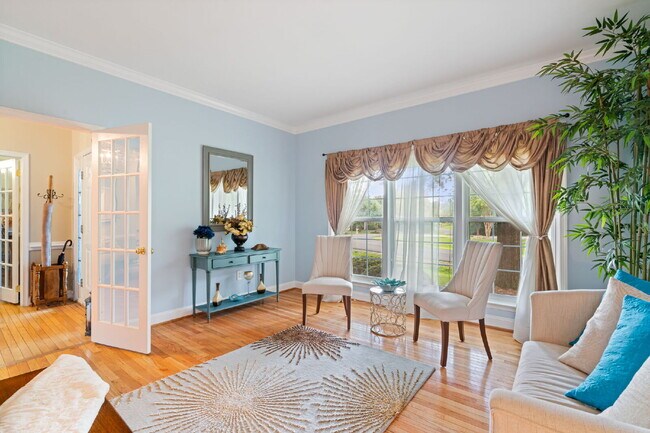 Building Photo - ***Amazing opportunity to rent this beauti...