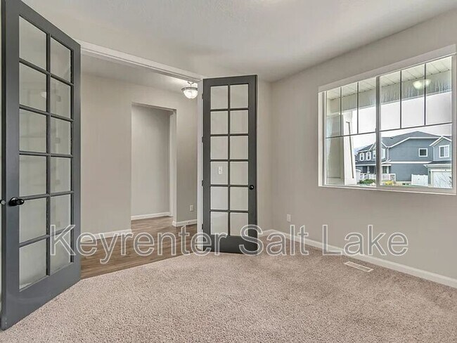 Building Photo - 31 N Palomino Way