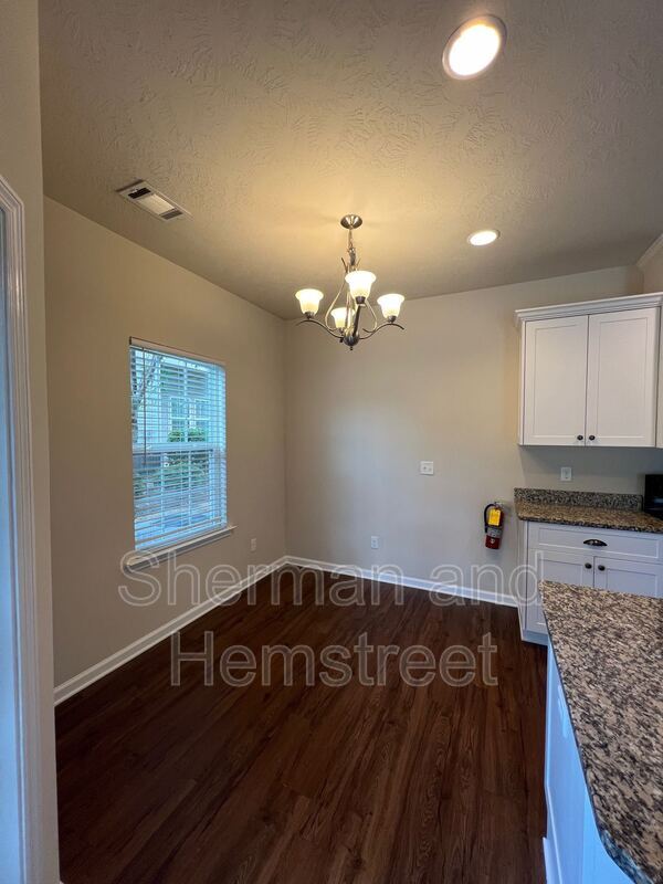 Building Photo - 1001 Joiner Cir