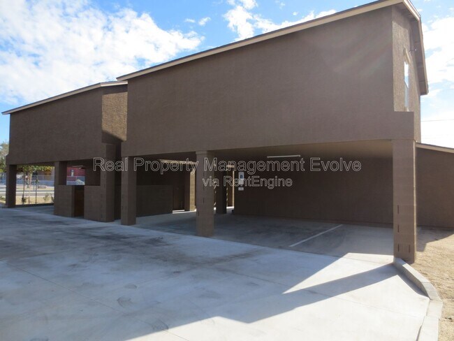 Building Photo - 10402 N 9th Ave