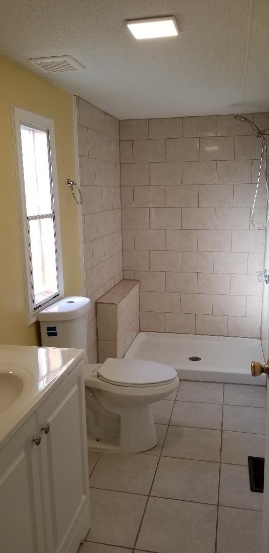 Building Photo - BIG AND ROOMIE! BIG AND ROOMIE!