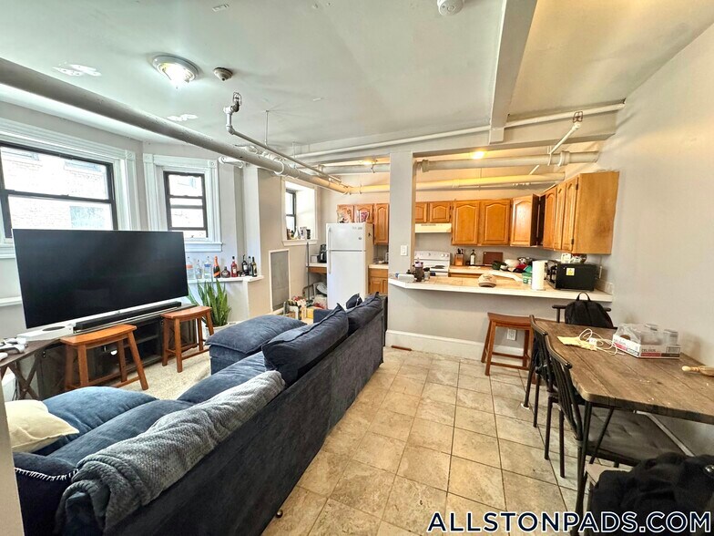 Building Photo - 1056 Commonwealth Ave