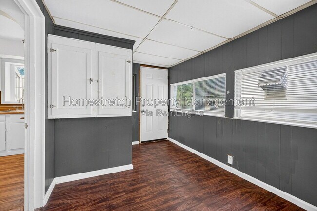 Building Photo - 575 Glorose Dr