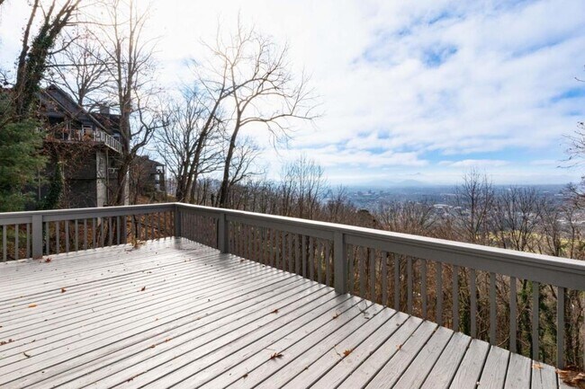 Building Photo - 200 Bent Tree Rd