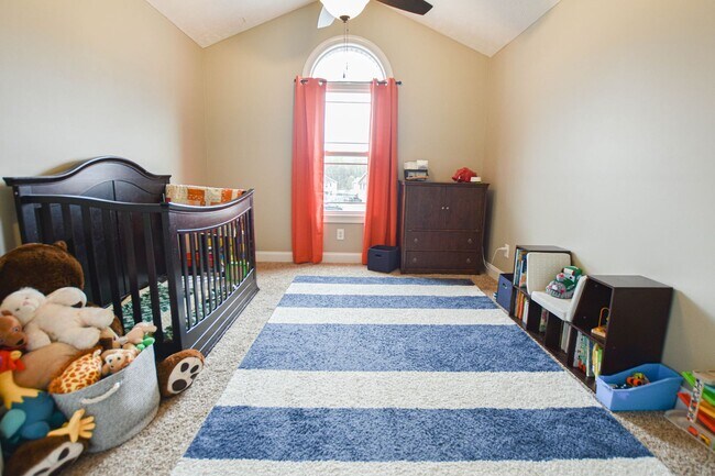 Building Photo - Pet Friendly Four Bedroom with Basement in...