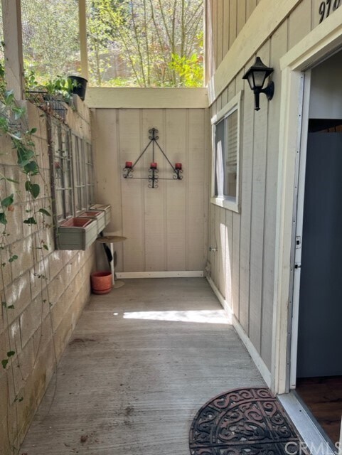 Building Photo - 978 Lucerne Ln