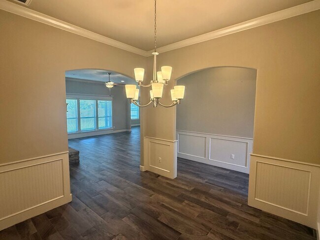 Building Photo - 18805 Trailview Way